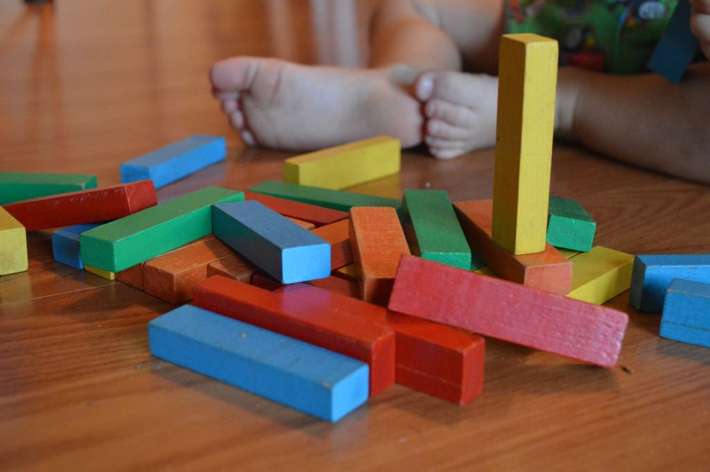 5 pomysłów na twórcze zabawy z dzieckiem w domu