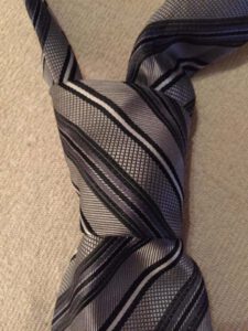 jak wiązać krawat węzeł windsor