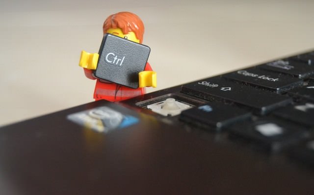 Ludek lego z klawiszem komputerowym