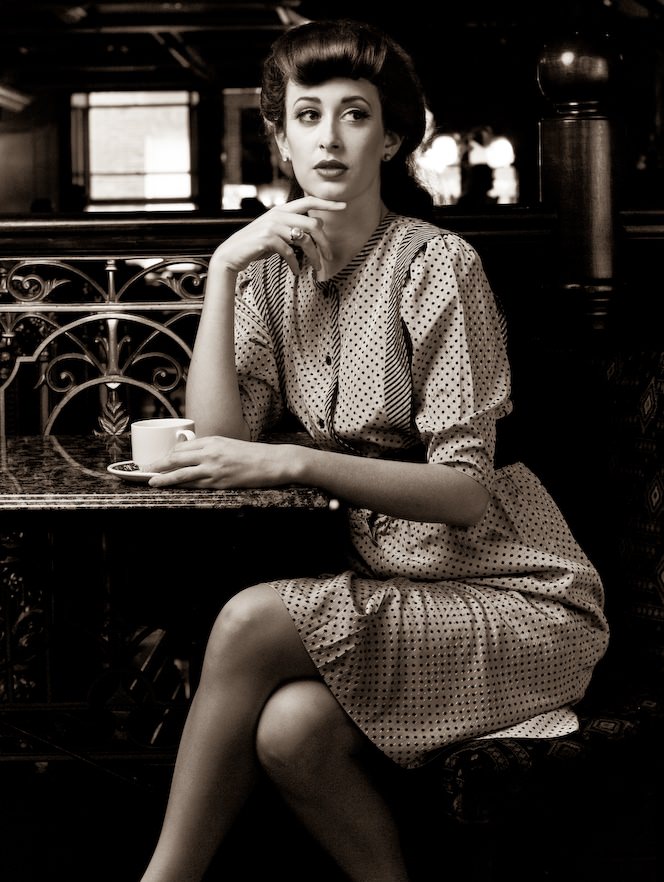 Kobieta z filiżanką kawy