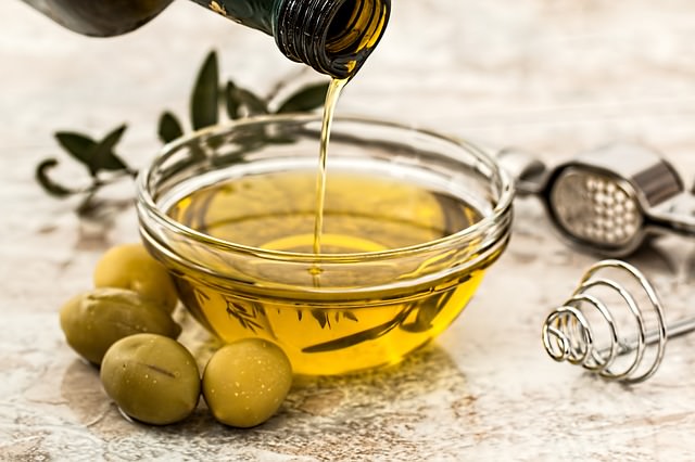 Oliwa z oliwek na obniżenie cholesterolu